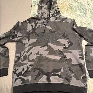 Nike Men's Black and Gray Camouflage Hoodie